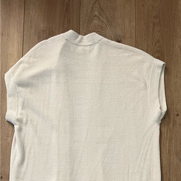 Barefoot Dreams CozyChic Ultra Lite Sleeveless (cap sleeve) Cream Cardigan Small - Picture 4 of 5